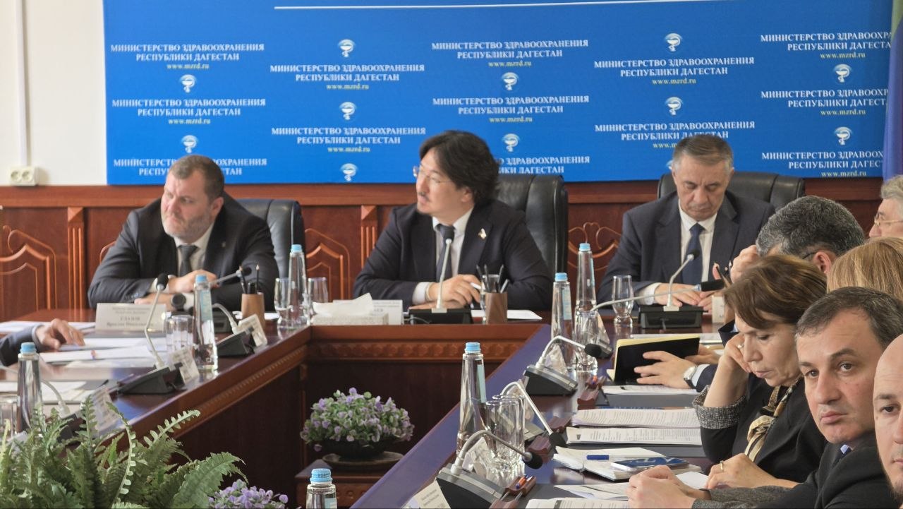 Совершенствование онкологической помощи и лечения болезней системы крови в республиках СКФО обсудили сегодня в Минздраве РД